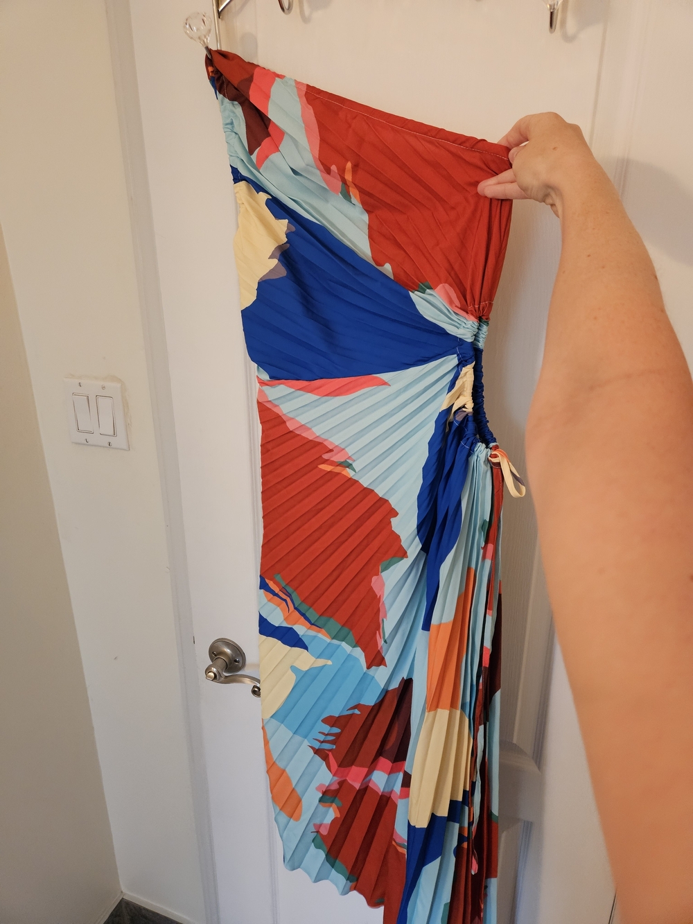 Abstract Multi-Color Pleated Maxi Dress - Picture 4 of 4
